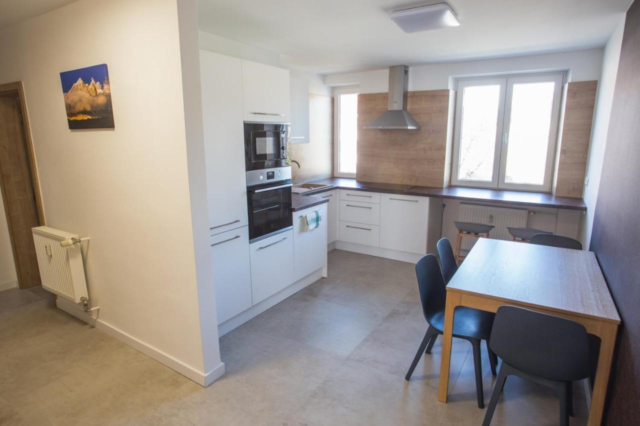 City Apartment Poprad Esterno foto
