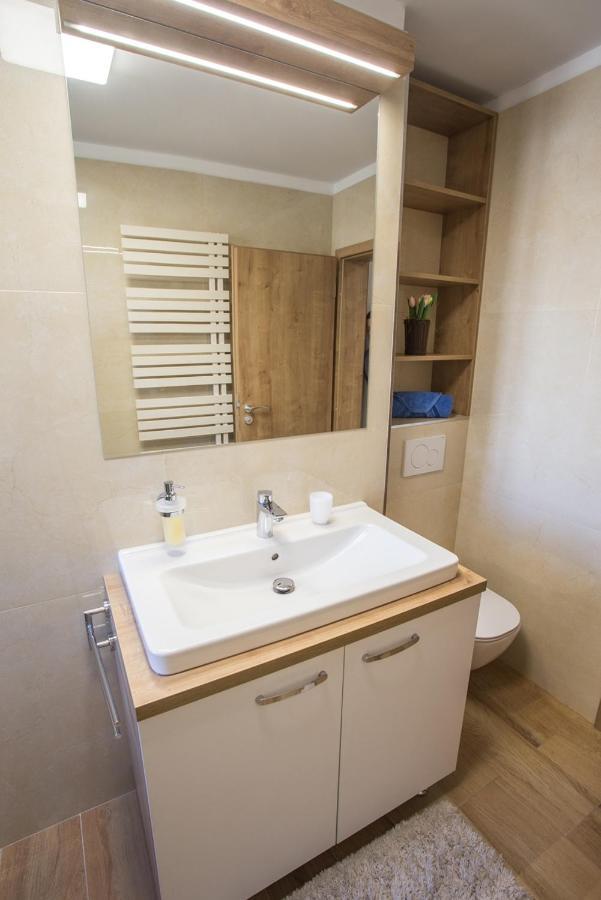 City Apartment Poprad Esterno foto